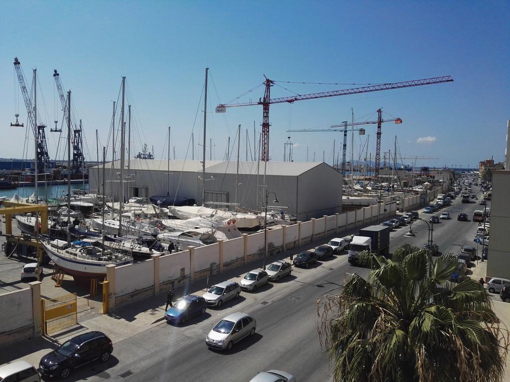 L'Oasi Del Porto Panzió Trapani Kültér fotó